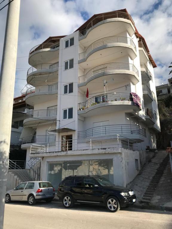 L.T. Noar'S Apartment Sarande Bagian luar foto